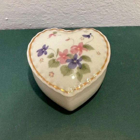 Vintage Fred Roberts Co. Heart Shape Trinket Dish w/ Pink & Purple Flowers - Picture 1 of 10